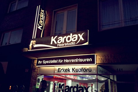 Ladenbeschriftung und Leuchtreklame für Kardax Haarstudio